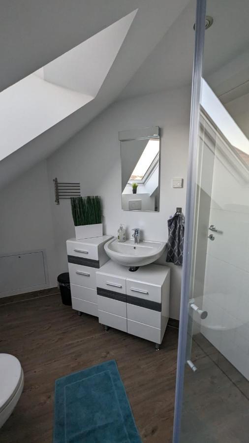 Helle Wohnung Mit Zwei Schlafzimmern Eching  Bagian luar foto